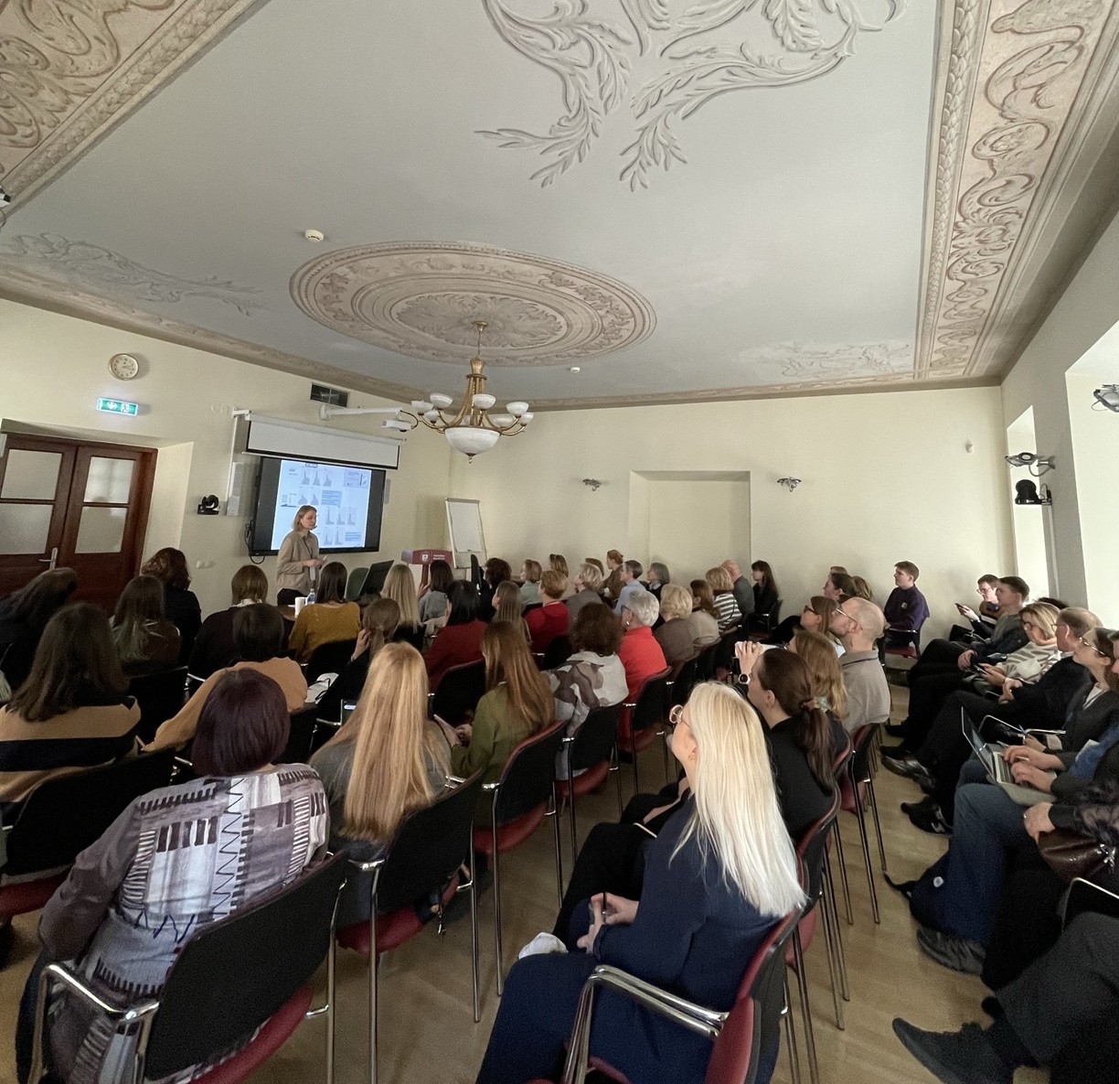 Apskrito stalo diskusija 1 copy